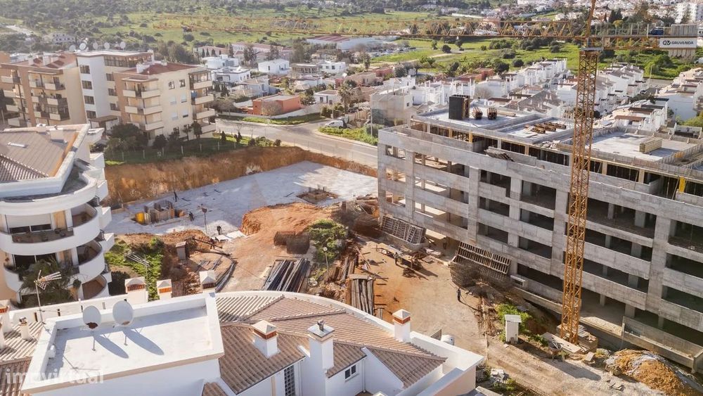 T1+1 de Luxo a 500m da Praia – Conforto e Tecnologia em Lagos