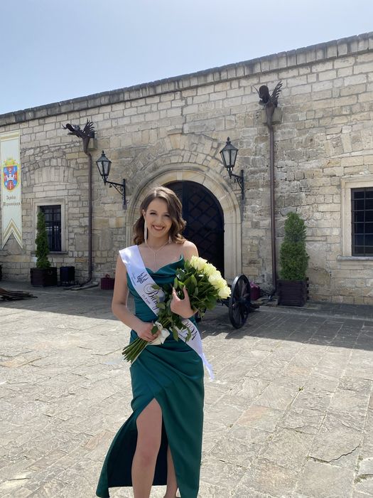 Випусне плаття, атласне