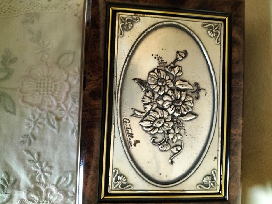 Caixa de madeira com tampa em prata da marca italiana Castellani