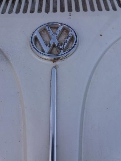 VOLKSWAGEN 1300L Carocha Branco com todas as peças dentro do carro (com teto de Abrir)