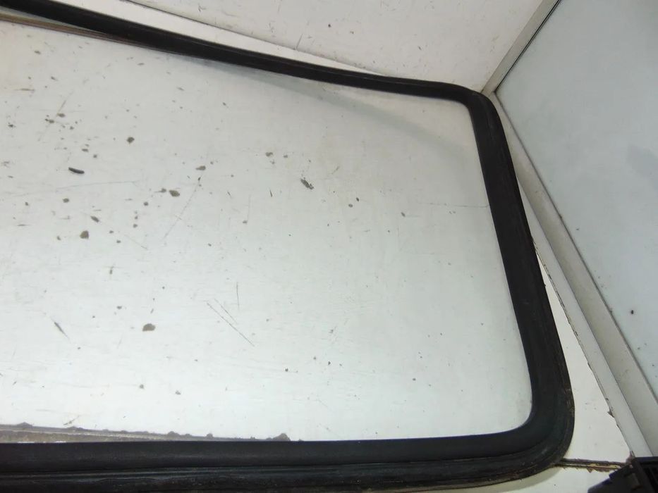 Renault 5 laureat para-brisas