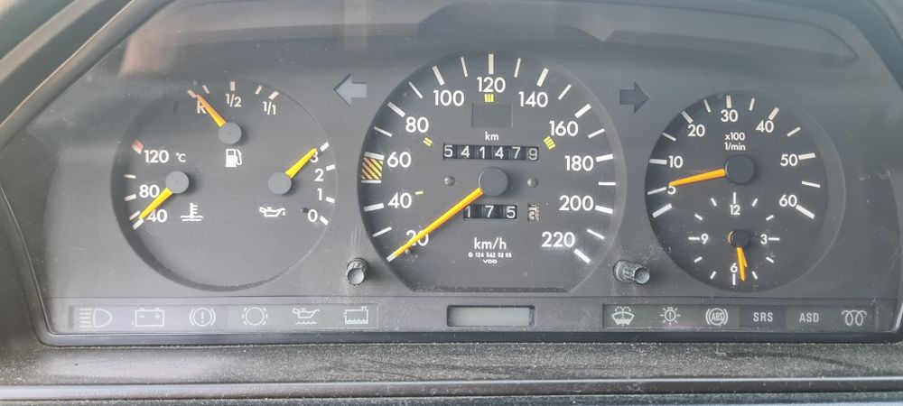 Mercedes benz 1993рік 3.0д ом606