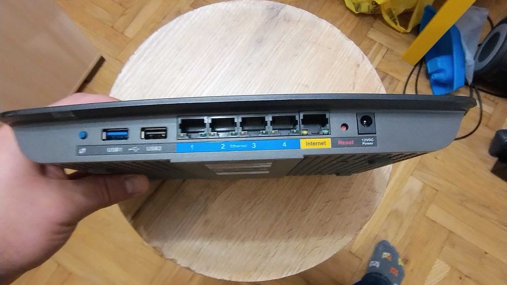 Б.в. роутери Linksys EA6700 та EA6900