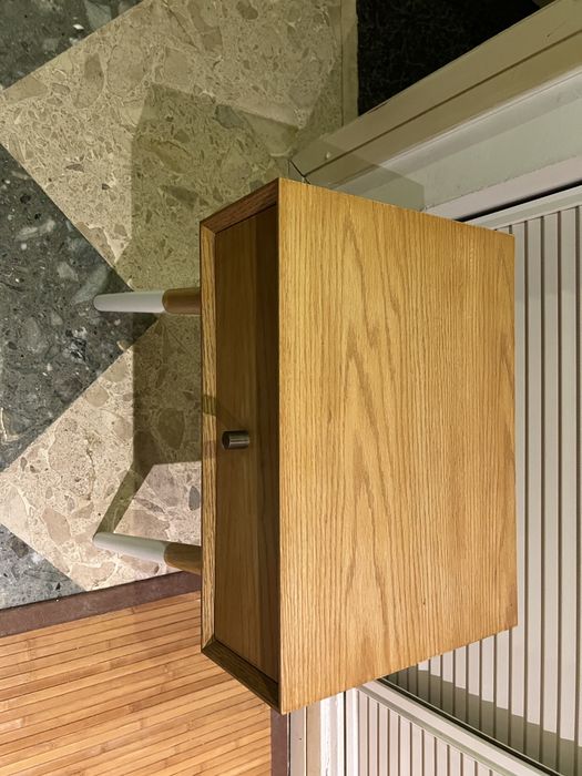 Mesa de cabeceira ou mesa de apoio