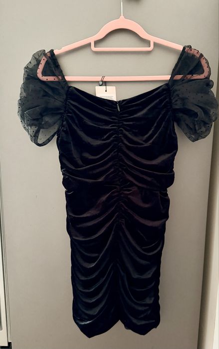 Sukienka elegancka nowa Czarna welurowa marszczona z bufkami  M/38
