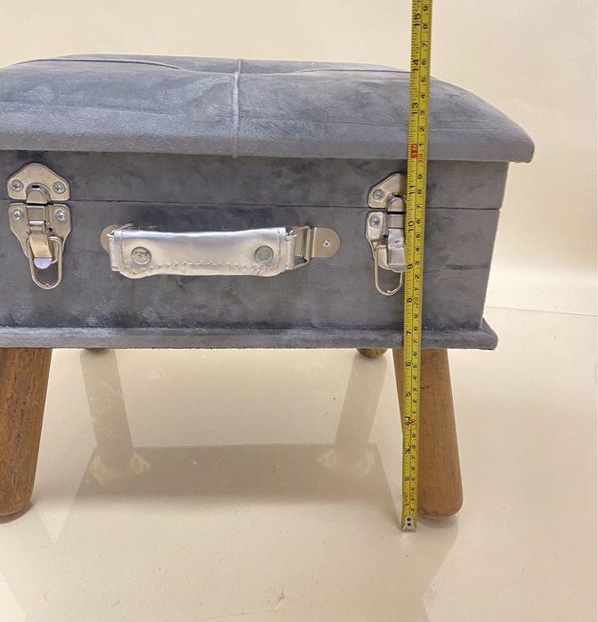 Banco/Caixa Arrumação Veludo Cinza com Pernas em Madeira