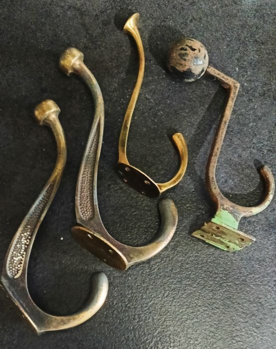 Stare Antyk  okucia okienne, klamki, zawiasy, klucze, mos