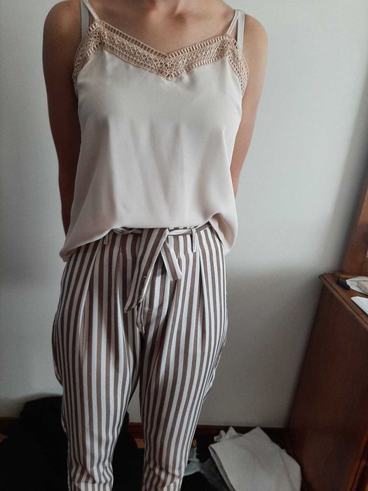 Camisola bege e renda camel