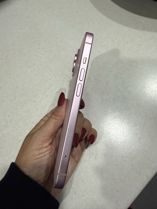Apple iPhone 15 128Г розовый официал+2 стекла