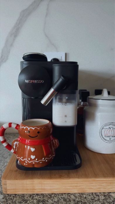 Maquina cafe nespresso latissima one