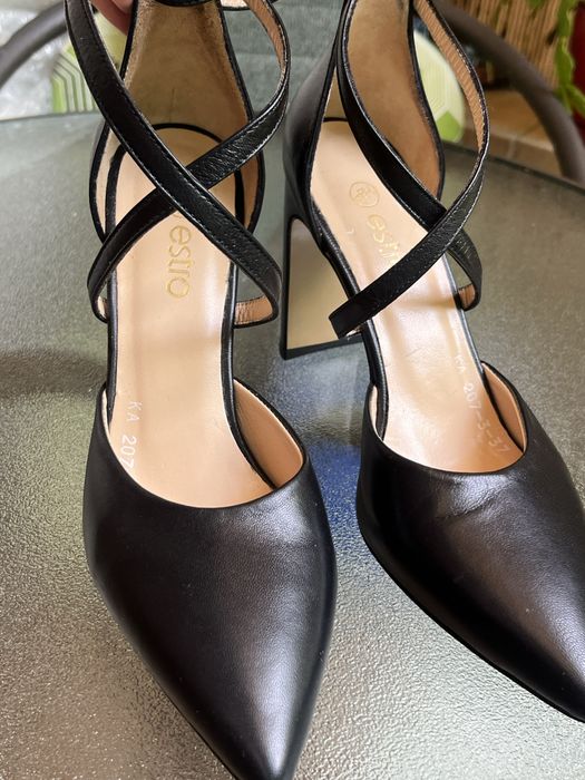 Чорні каблуки 37 шкіра стан ідеальний