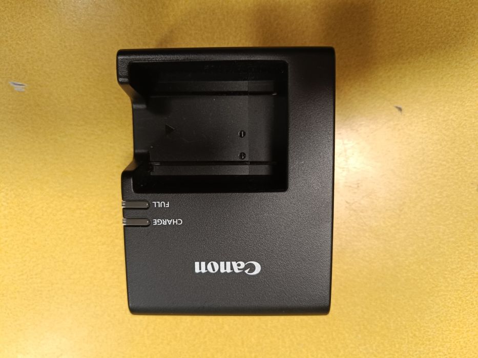 Okazja ! -1000zł ! Nowy !Aparat  Canon EOS 2000D  Kit. 2 lata Gw.