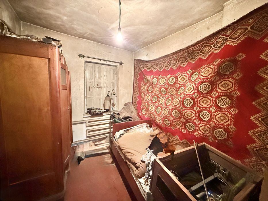 Продаж будинку центр міста вул. Єднання / 10 соток землі
