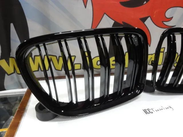 Grelha frontal em preto piano brilhante para BMW X1 E84 2009-2015 M4 look / dupla lâmina em plástico ABS