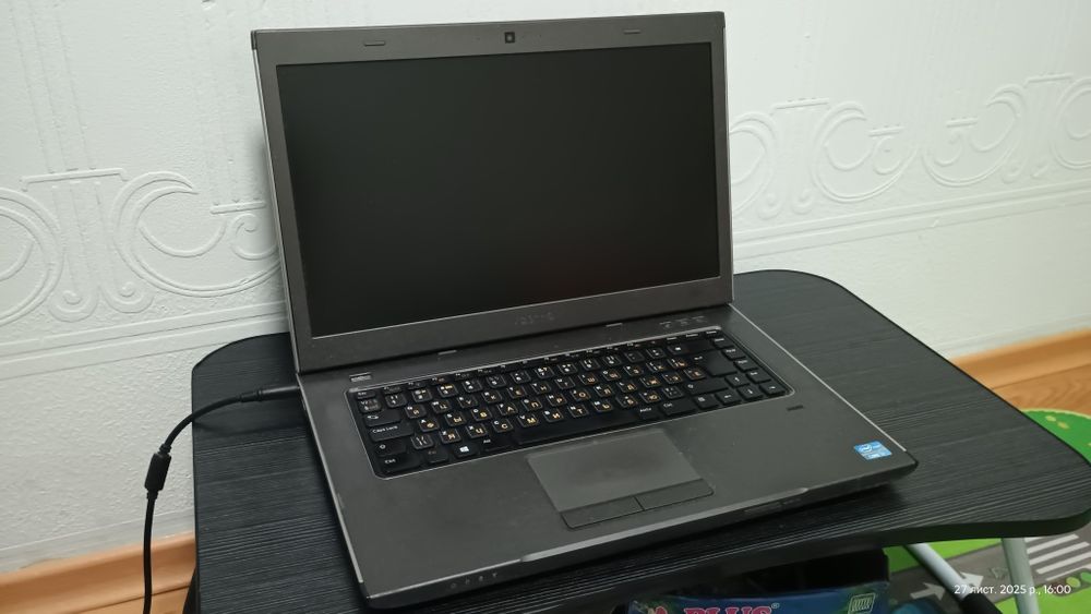 Потужний ноутбук Dell Vostro 3560 – i7 / 16 ГБ / SSD + HDD / Full HD /