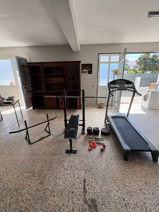 Conjunto de Ginásio Completo — Bench Press + Barra de elevações + Halteres Ajustáveis + Passadeira Elétrica