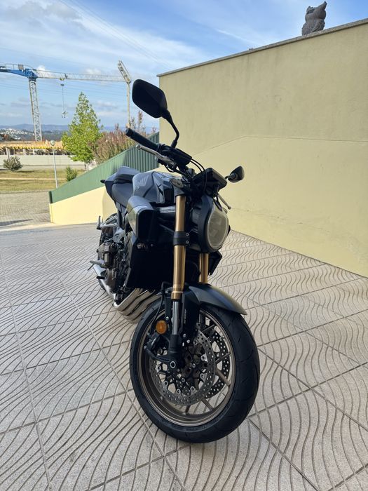 Honda CB650R E-Clutch 2025 35kw