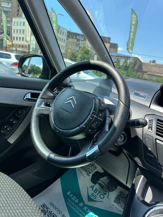 Продам  Citroen C4 Picasso 2010 рік можлива розстрочка,кредит,обмін!