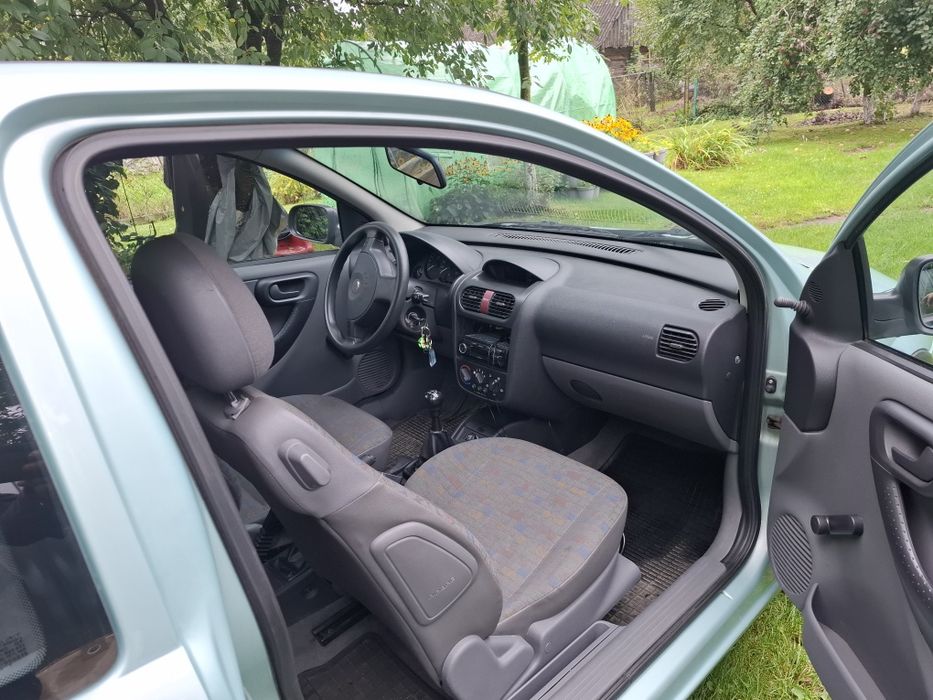 Opel Corsa.    C