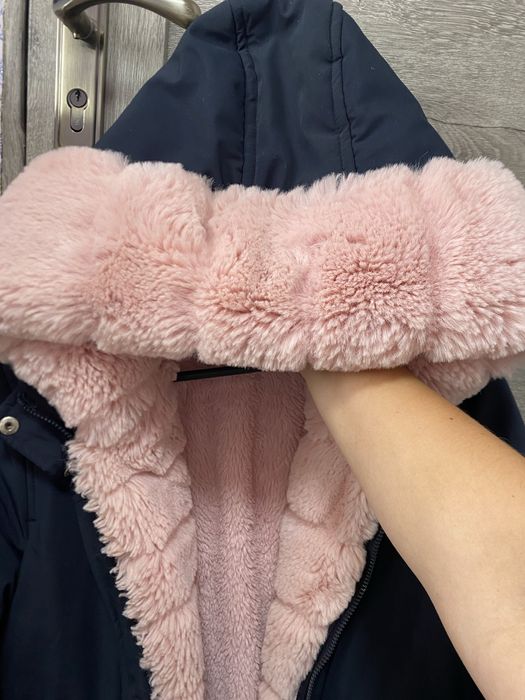 Зимова куртка з мєхом тепла і красива