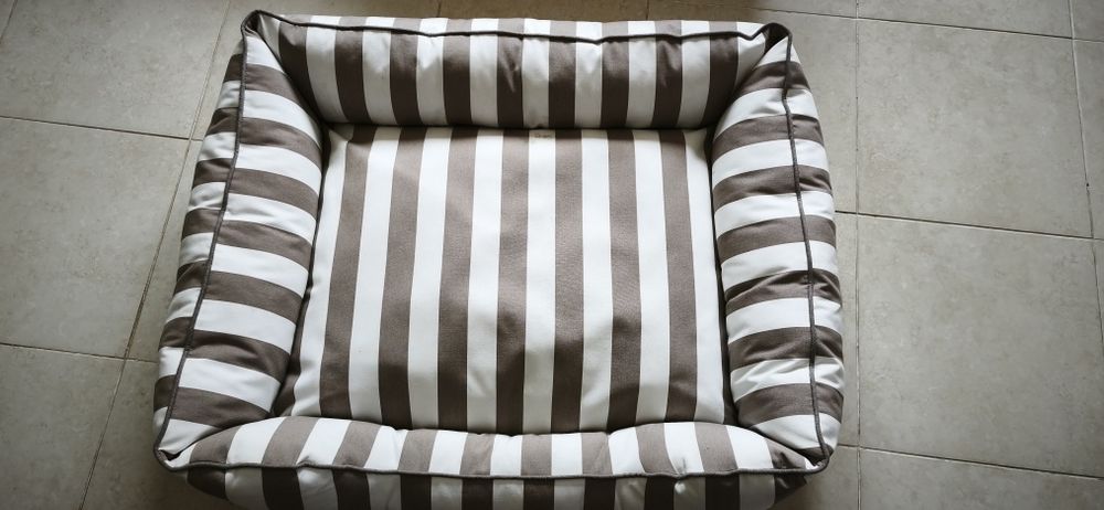 Cama para cão marca AGUI
