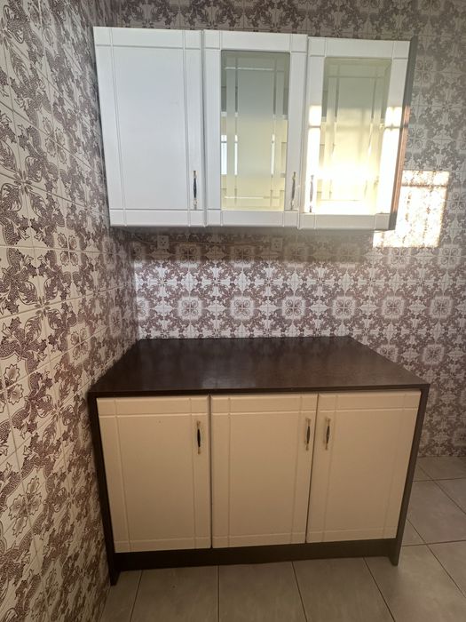 Móvel e vitrine para arrumação