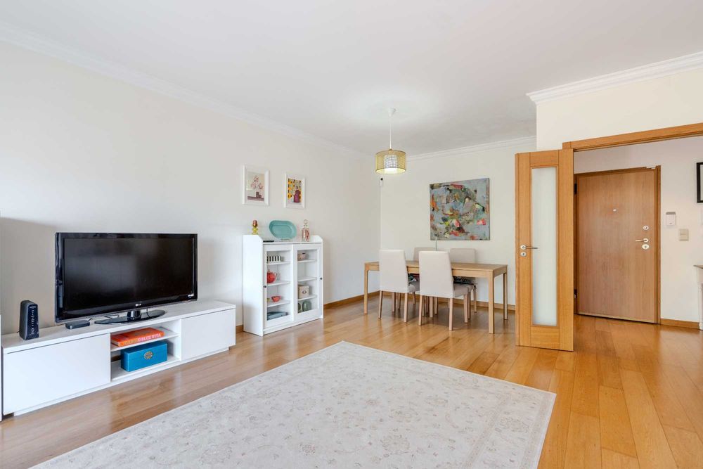 Apartamento T2 para Venda em Queijas
