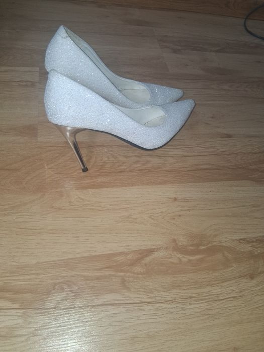Buty ślubne białe
