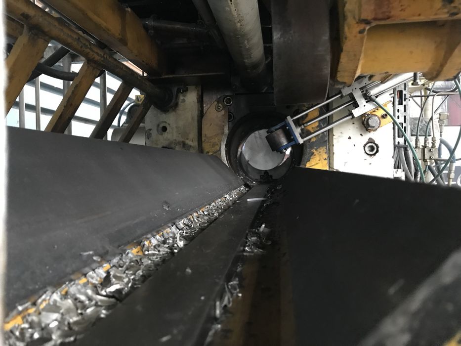 Nożyca hydrauliczna SMS Eumuco do cięcia wlewków na gorąco