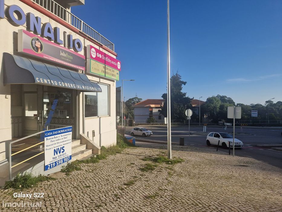 Aluga-Se Loja Bem Localizada, Renovada, Centro Povoa Sata Iria