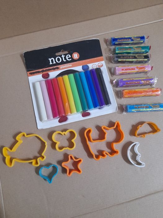 Conjunto de barras de plasticina e moldes