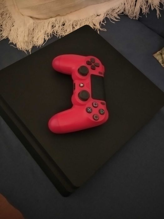 PlayStation 4 Slim + comando + jogo do gtaV