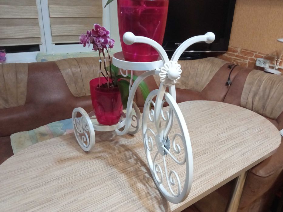 Підставка для квітів.ровер.велосіпед.на підвіконня.квітник.