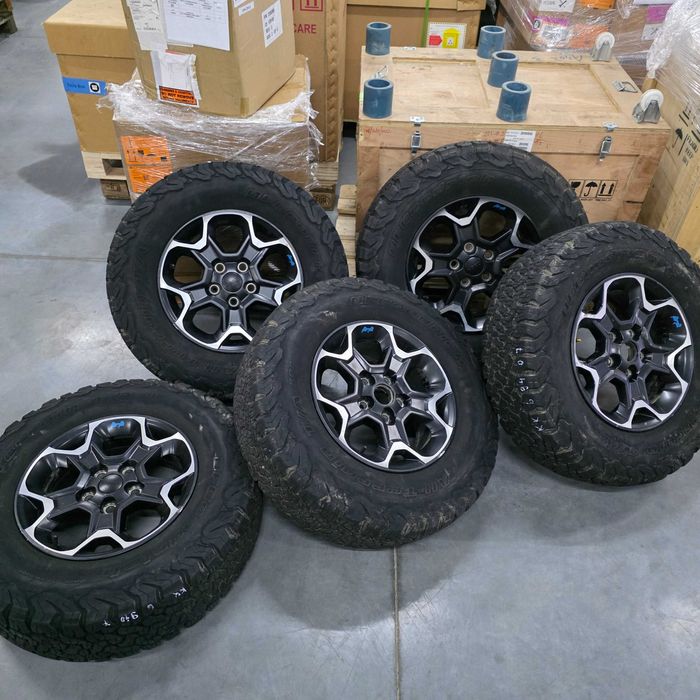 Koła jeep wrangler JL, oryginalne czujniki ciśnienia, dystanse