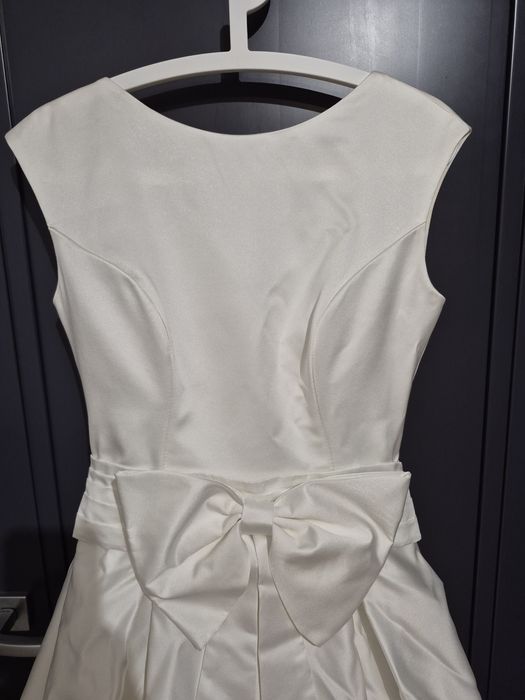 Piękna klasyczna suknia ślubna