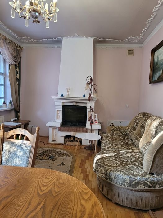 Оренда н/особняку в самому Центрі з гаражем,подвір'я,є все необхідне