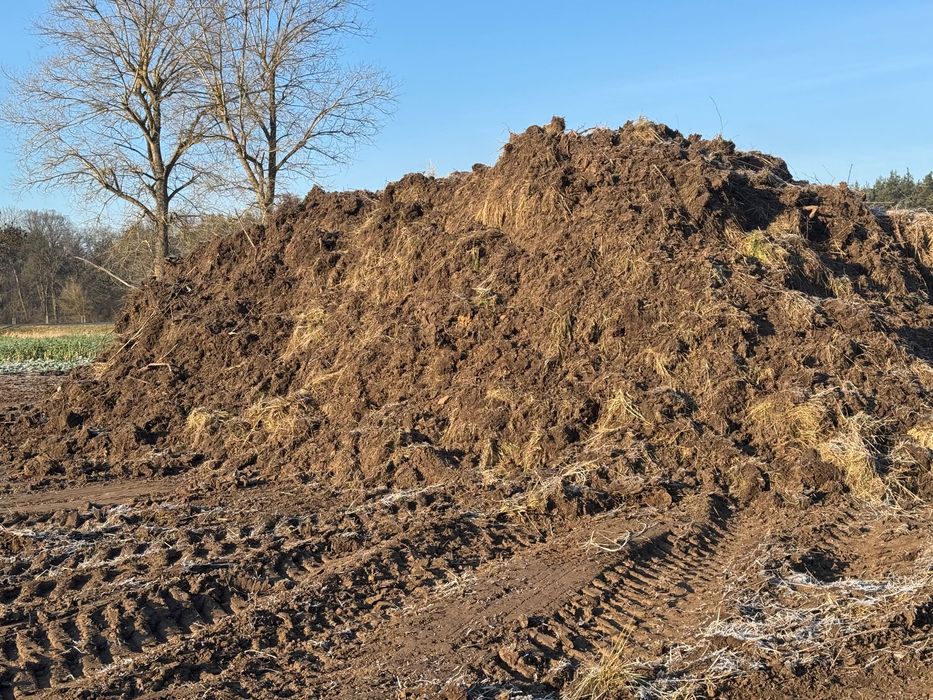 Ziemia, humus do trawy - wyrównania terenu