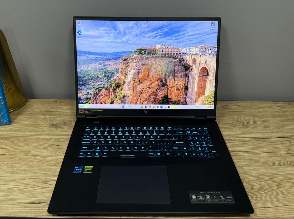Acer Predator Helios NEO 18 i7 13700HX /16 Ram/ 1TB/ 4060/ 165Hz