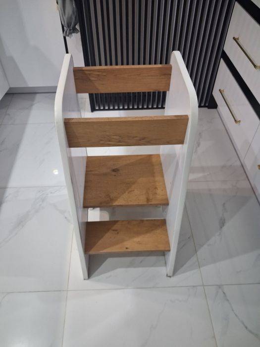 Stolik dla dziecka, pomocnik kuchenny podstawka