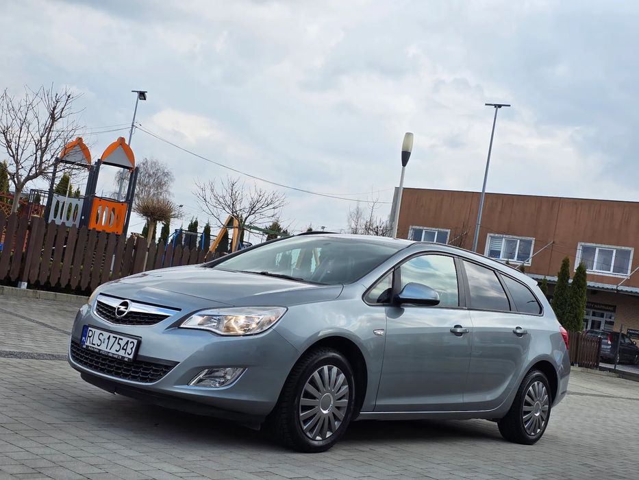 Opel Astra J 1.4T 2011r - Zadbany - Zarejestrowany