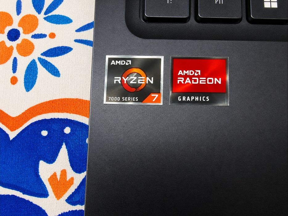 Portátil ASUS VivoBook 15 OLED Ryzen 7 7730U 16GB