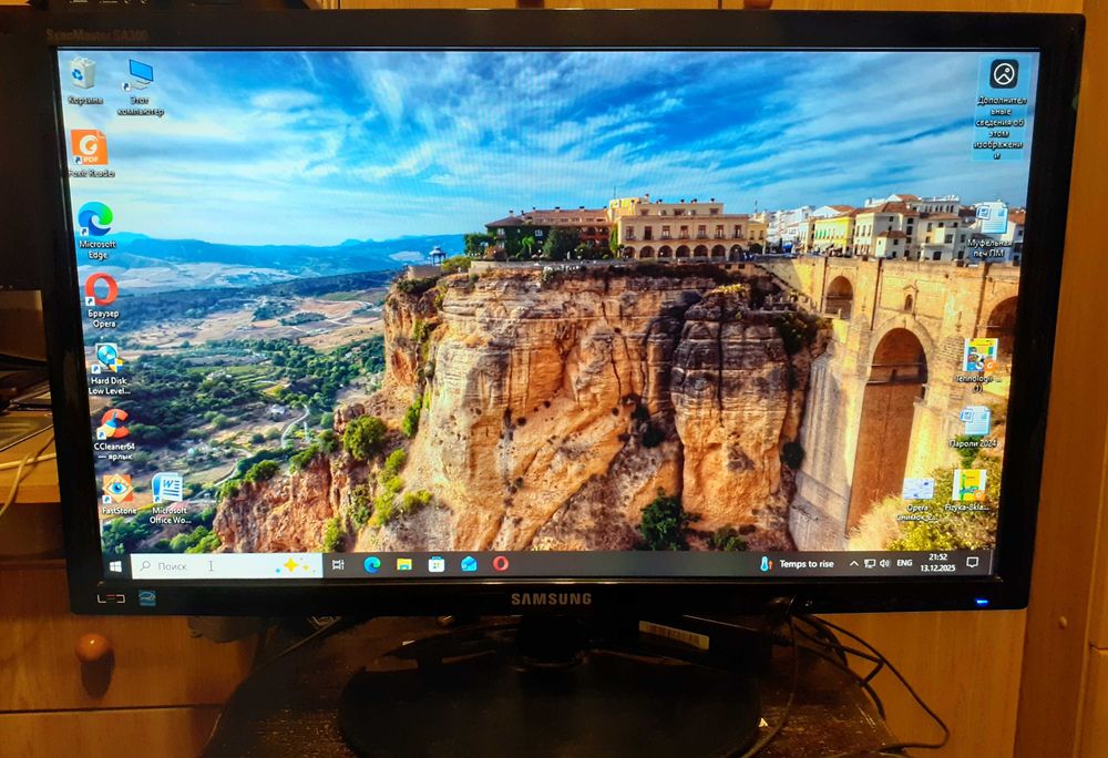 Монитор 23" Samsung