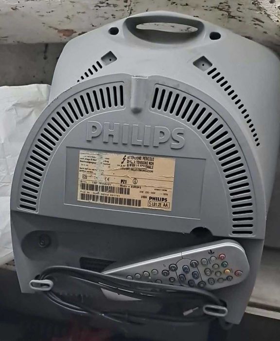 Televisão antiga c/ comando