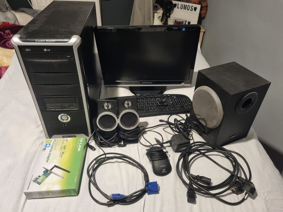 Zestaw komputerowy PC 3.2GHz 8GB GTS250 550W monitor 19" głośniki