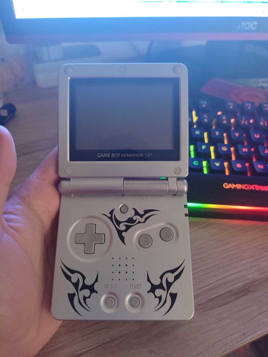Game Boy Advance SP + Pokémon Crystal + jogos (bundle retro Nintendo)