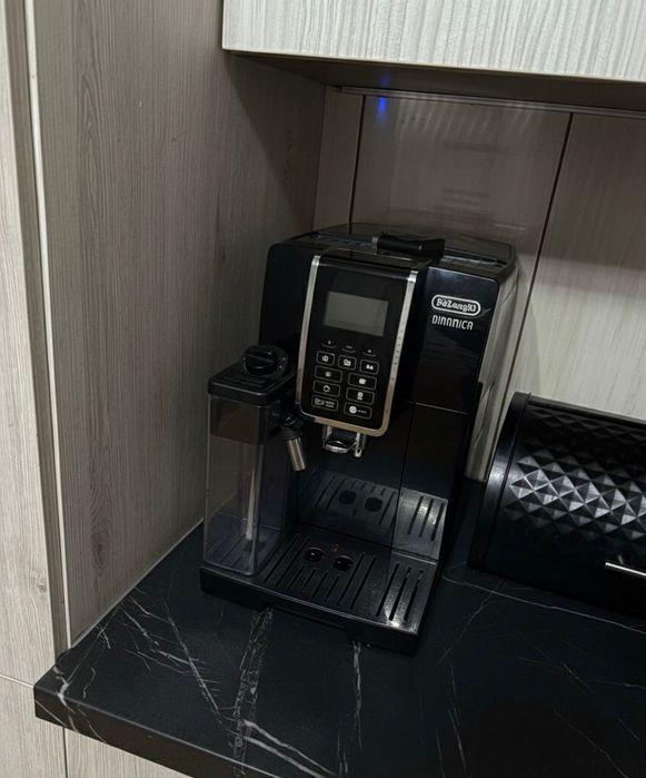 Ekspres DeLonghi Dinamica ECAM35X.55 z LatteCrema