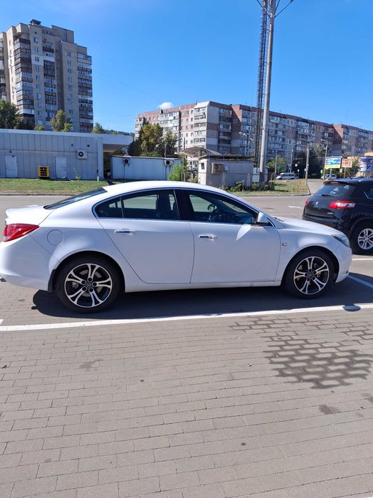 Автомобіль опель інсігнія