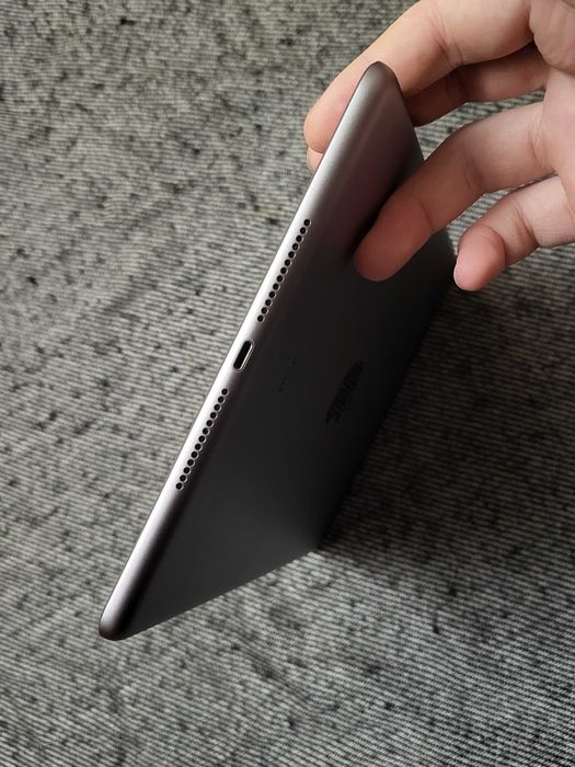 iPad 9.7" LTE 2017 128 ГБ планшет Apple