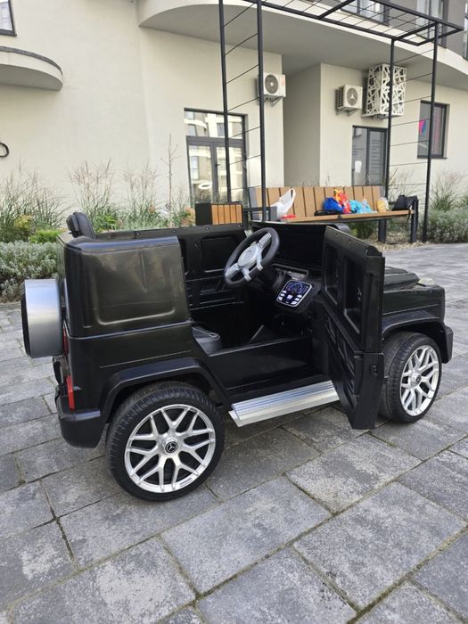 Дитячий електромобіль Mercedes-Benz G-class  чорний