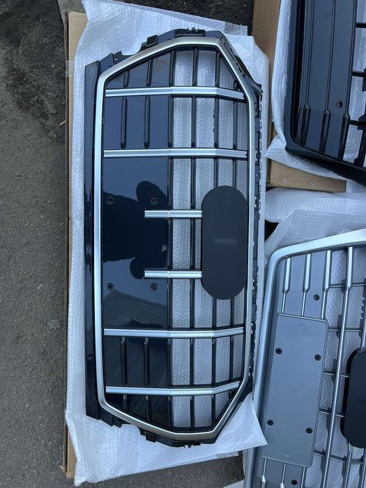 Решетра радиатора Audi Q5 80a Гриль ауди ку5 17+